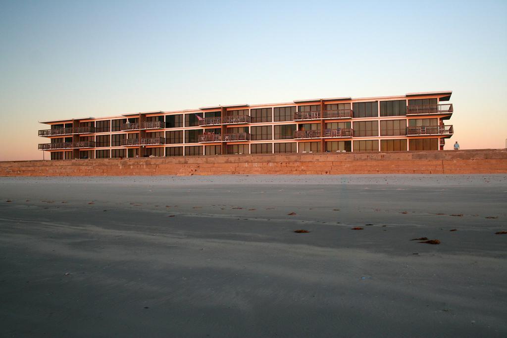 Island House Beachfront Hotel 3*