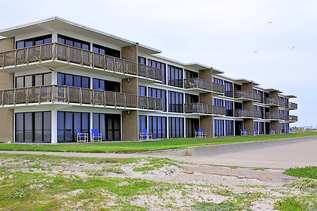 Island House Beachfront Hotel 3*