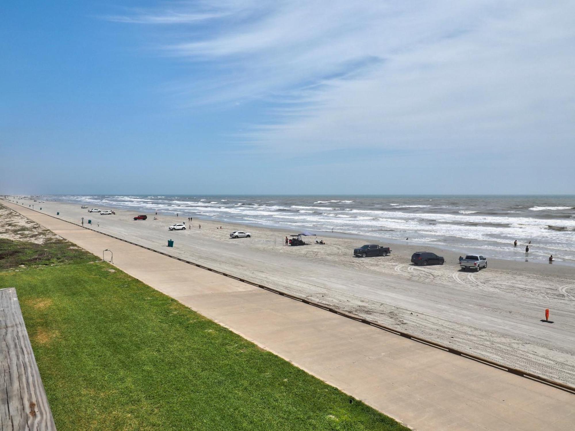 Island House Beachfront 3*
