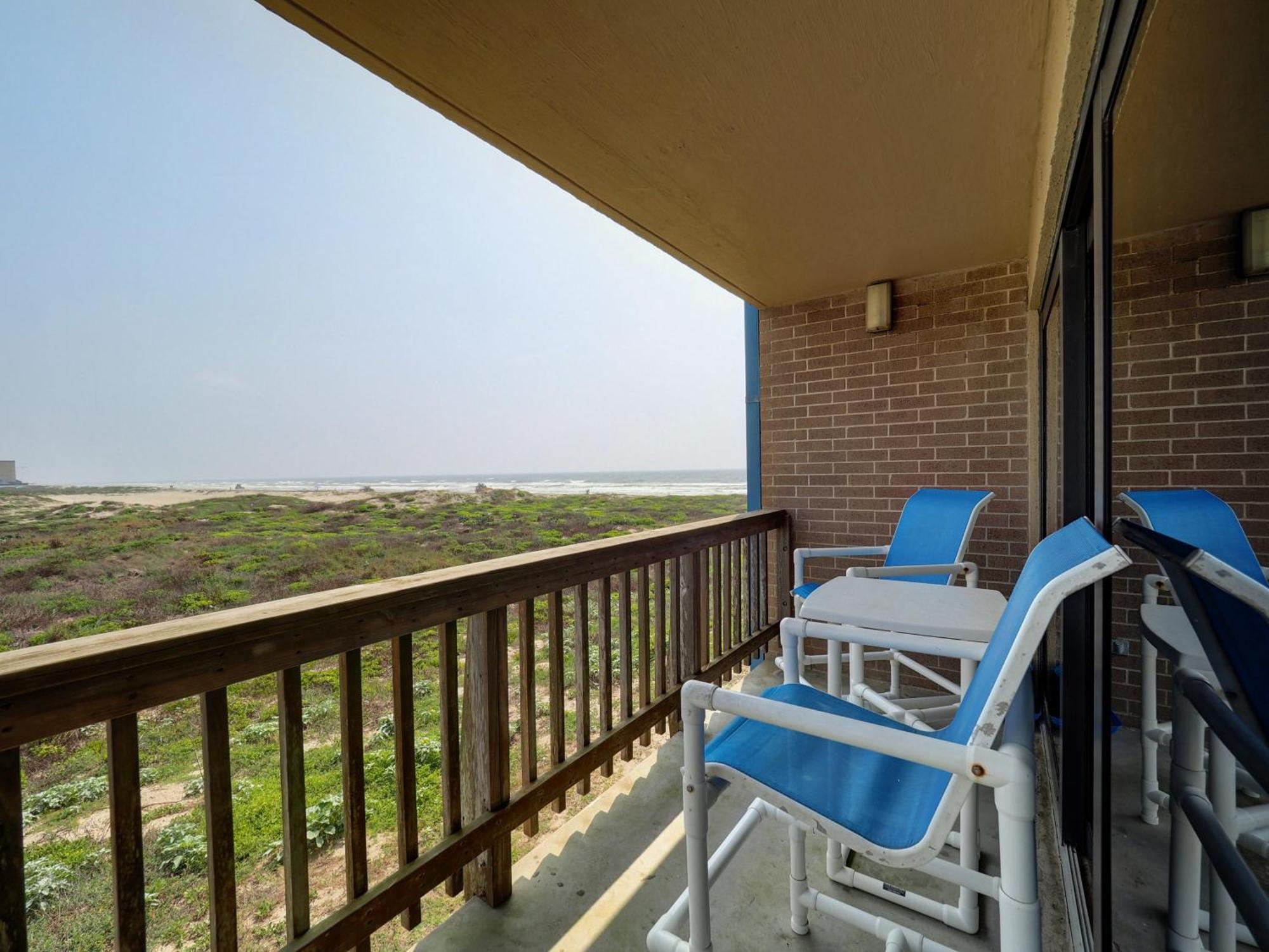 Island House Beachfront 3*