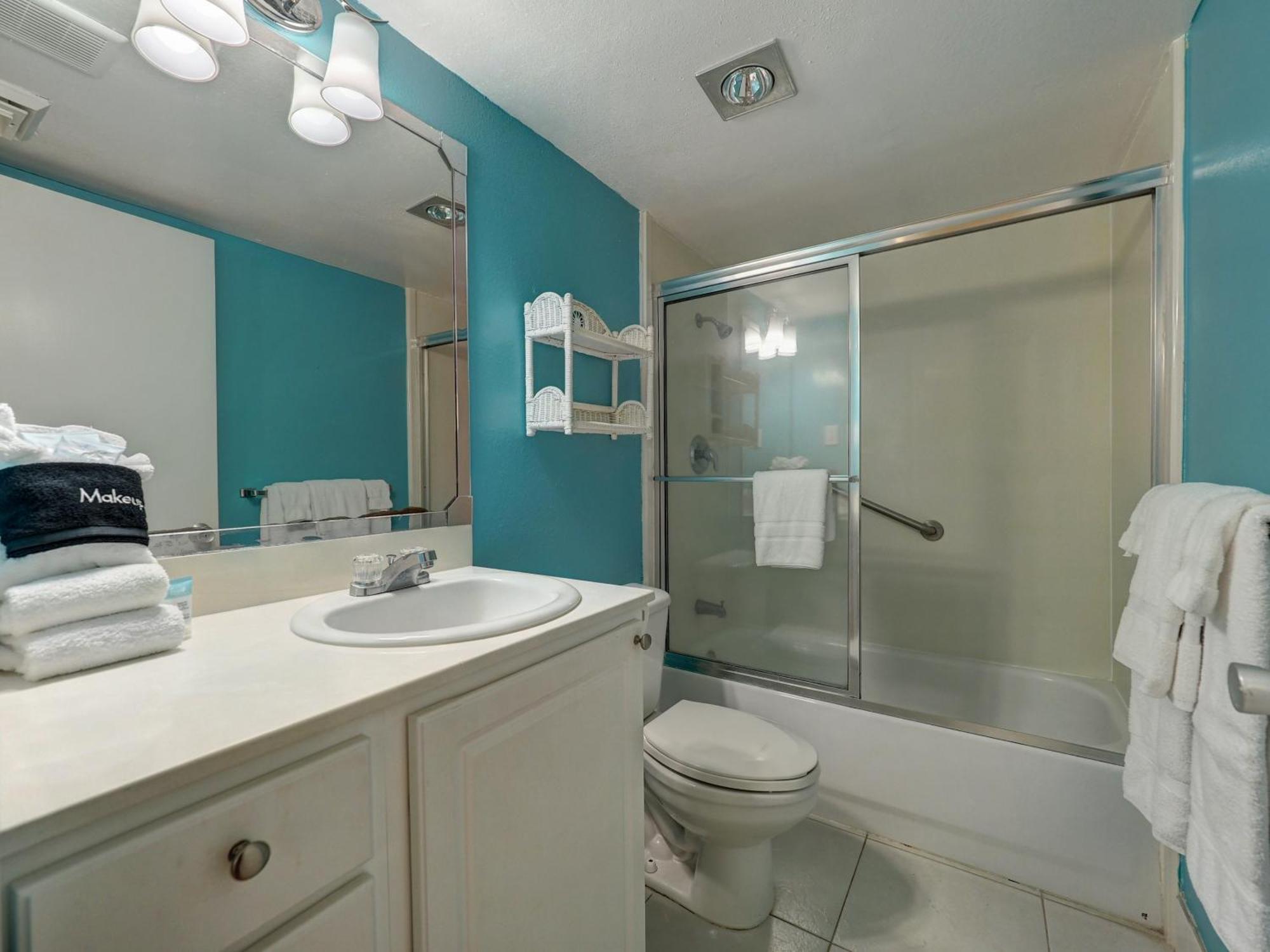 Island House Beachfront Hotel 3*