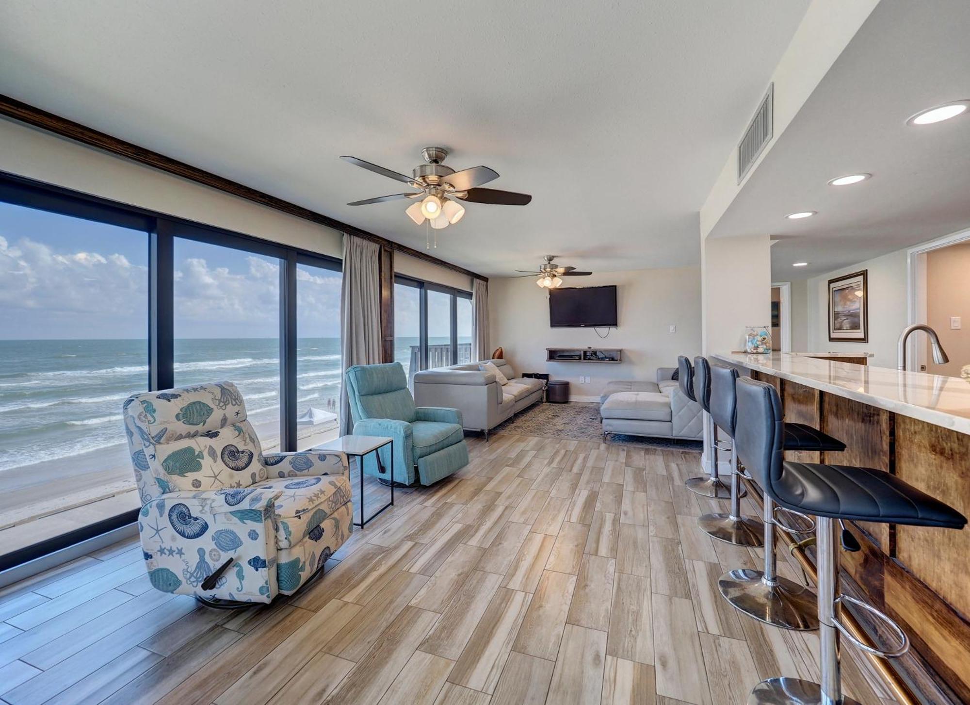 Island House Beachfront 3*