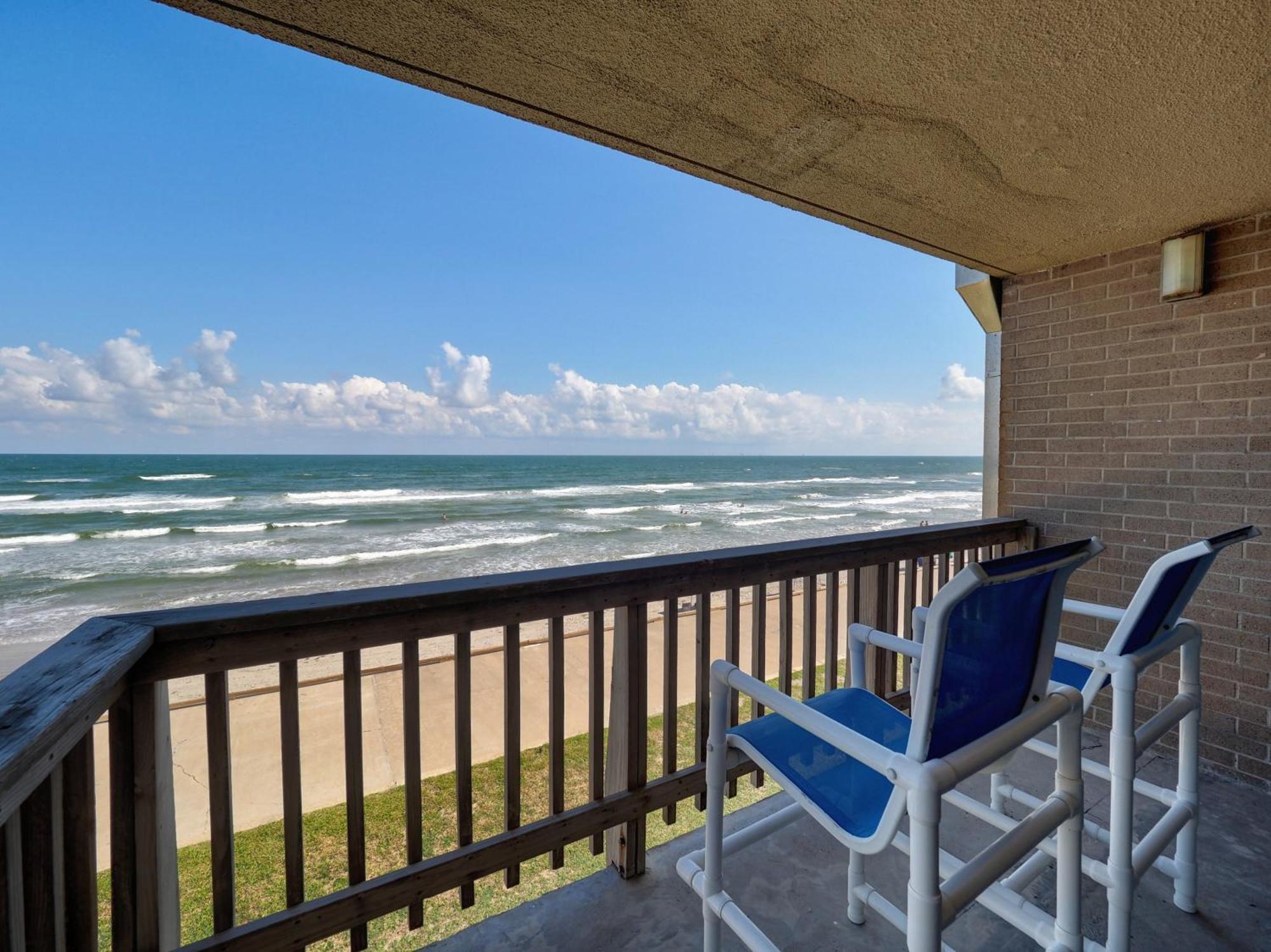 Island House Beachfront Hotel 3*