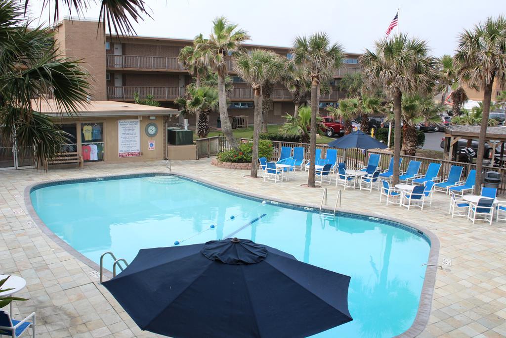 Island House Beachfront Hotel