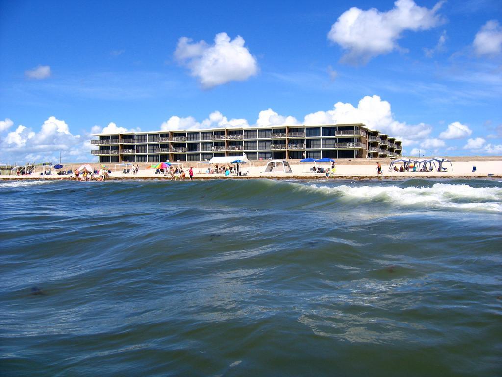 Island House Beachfront 3*