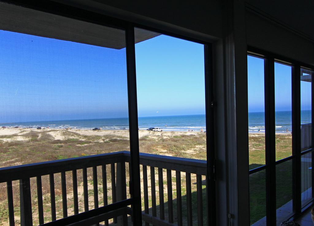 Island House Beachfront Hotel